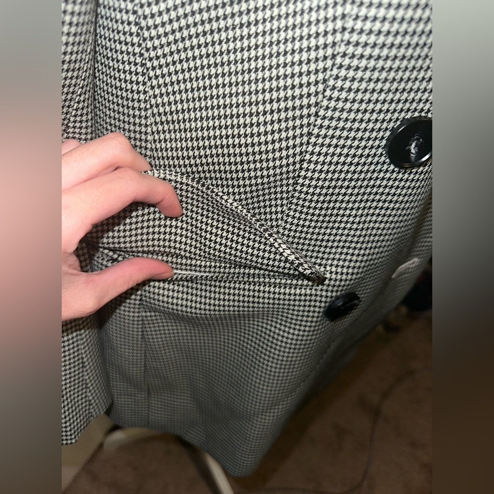 Plaid blazer 🧥✨ - Picture 3 of 10